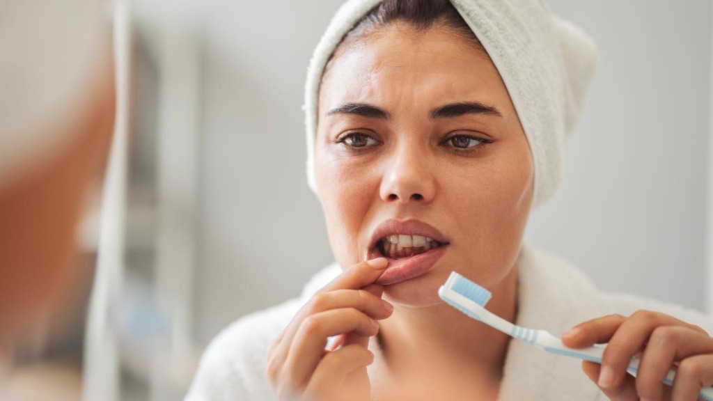 What Causes Gingivitis?